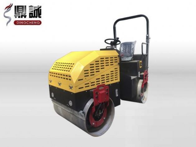 點(diǎn)擊查看詳細(xì)信息<br>標(biāo)題：2.5噸全液壓座駕式振動(dòng)壓路機(jī) 閱讀次數(shù)：14751