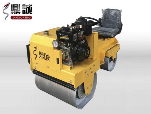 點(diǎn)擊查看詳細(xì)信息<br>標(biāo)題：DC850C座駕式壓路機(jī) 閱讀次數(shù)：15505